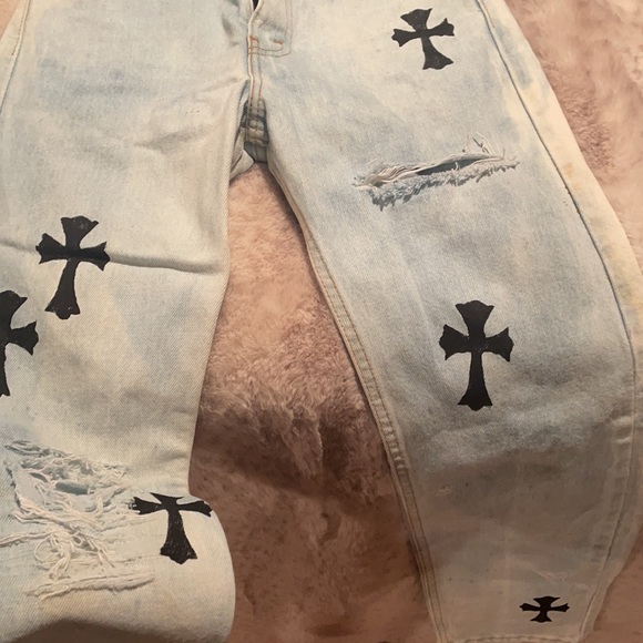 ✨bleached denim Levi’s jeans with black painted crosses✨ - Picture 4 of 8